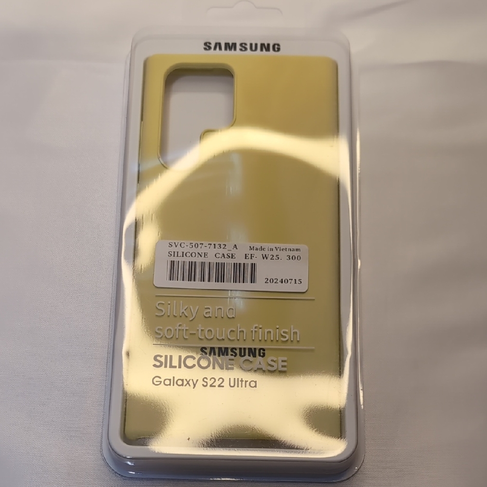 Samsung Galaxy S22 Ultra Soft-Touch Silicone Case - Gold